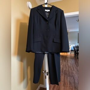 Ladies black suit size 6P